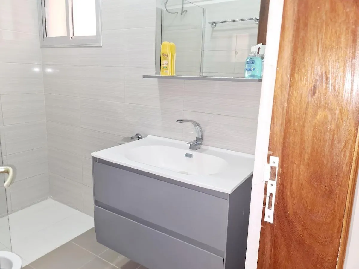 Charmant F1 Avec Balcon - Wi-Fi & Tv Connectee A Dakar Apartment