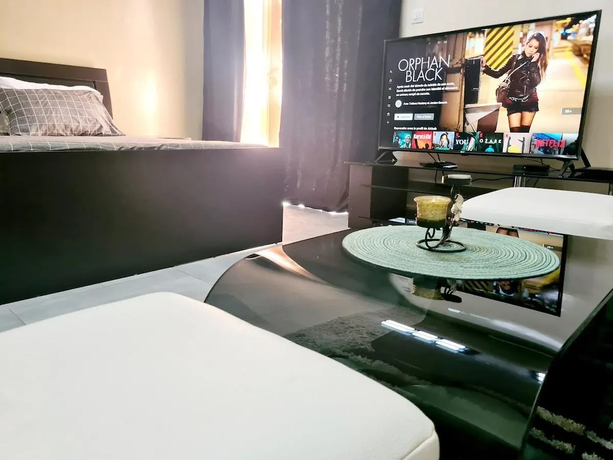 Charmant F1 Avec Balcon - Wi-Fi & Tv Connectee A Dakar 0*,  Senegal