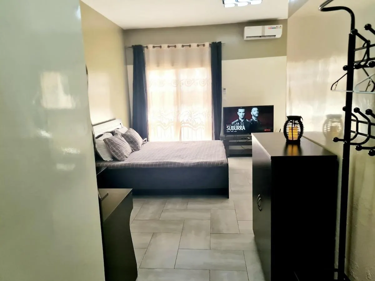Charmant F1 Avec Balcon - Wi-Fi & Tv Connectee A Dakar Apartment