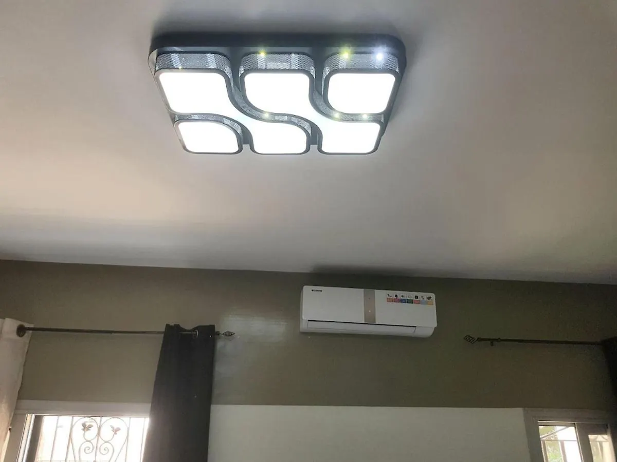 Charmant F1 Avec Balcon - Wi-Fi & Tv Connectee A Dakar Apartment