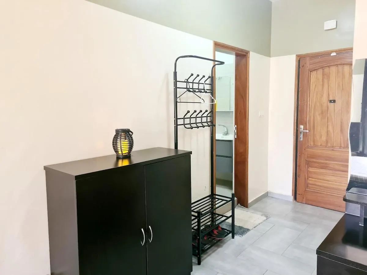 Charmant F1 Avec Balcon - Wi-Fi & Tv Connectee A Dakar
