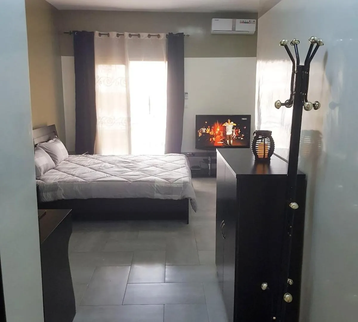 Charmant F1 Avec Balcon - Wi-Fi & Tv Connectee A Dakar Apartment