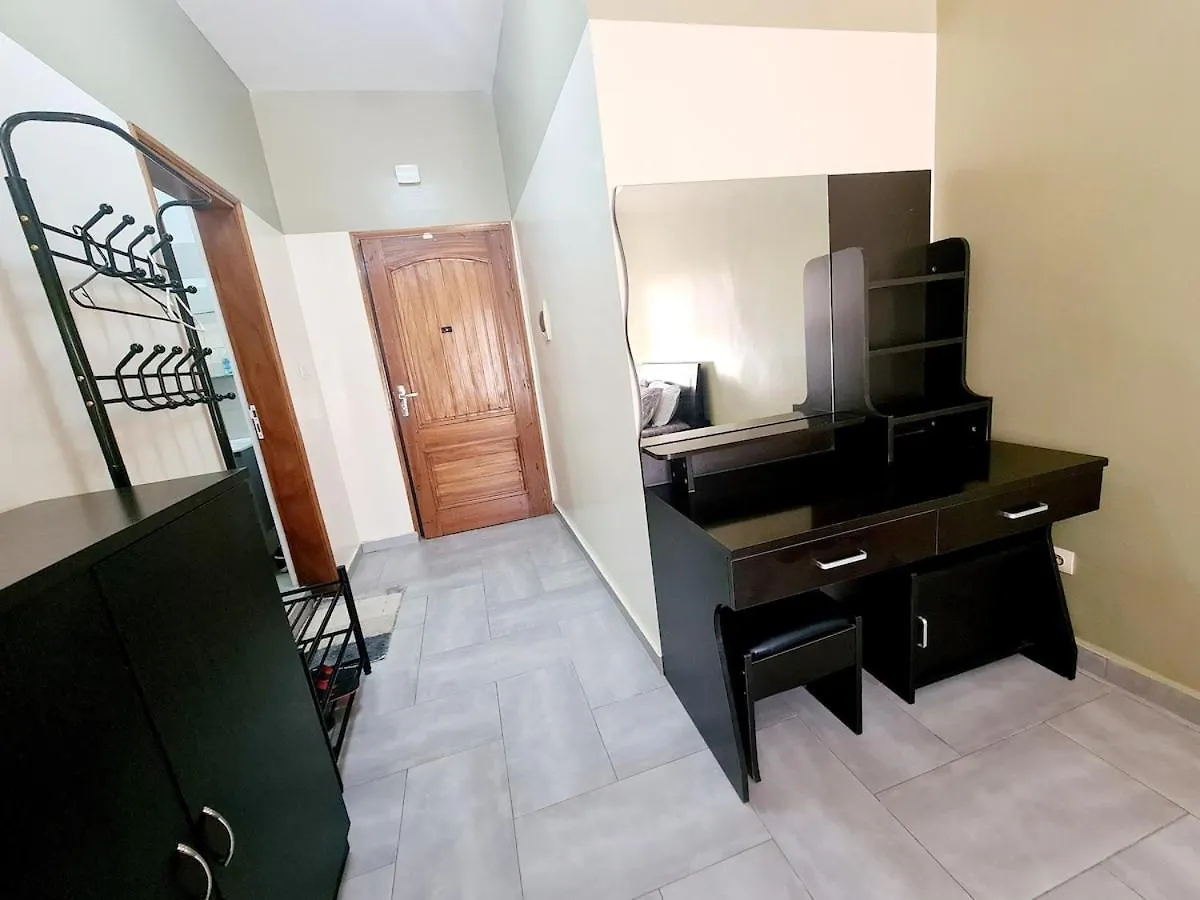 Charmant F1 Avec Balcon - Wi-Fi & Tv Connectee A Dakar 0*,